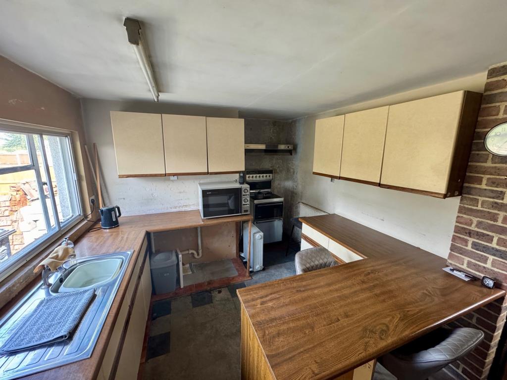 Lot: 158 - DETACHED THREE-BEDROOM BUNGALOW FOR IMPROVEMENT ON APPROX THIRD ACRE PLOT - Kitchen